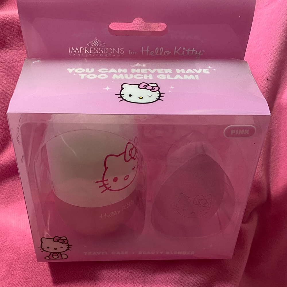 Hello Kitty Pink/White Beauty Blender and Travel Case - Picture 2 of 4
